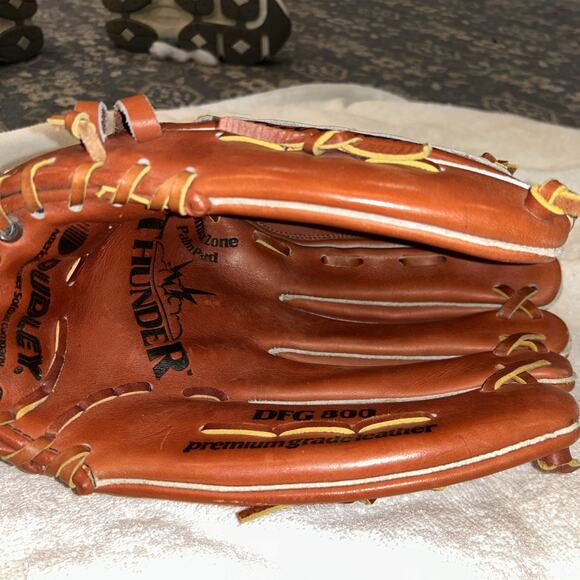 Dudley Thunder Softball Glove Mitt DFG 800 Right Hand Throw Excellent - Picture 3 of 4